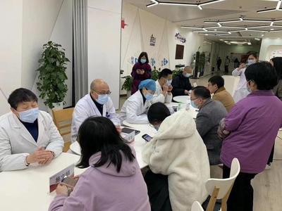 徐匯園區(qū)迎來“迷你公益診所”，職工健康服務(wù)點(diǎn)賦能升級，貼心守護(hù)在行動(dòng)